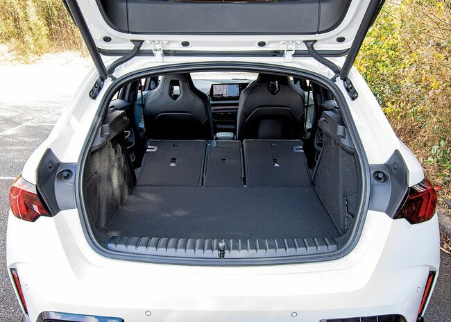 BMW M135 xDrive荷室