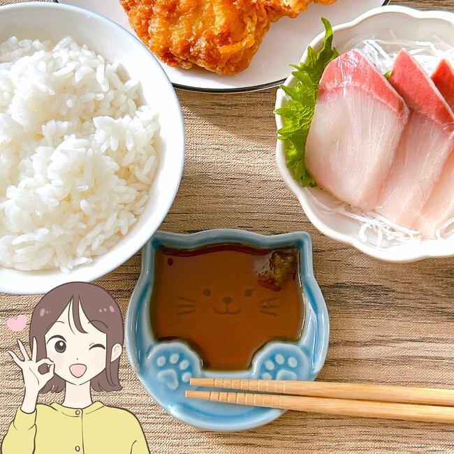 待って、天才すぎる…!セリアで見つけた「ネコちゃん食器」小皿と箸置きが合体してるんだけど!