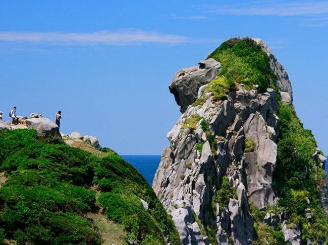 壱岐を象徴するビュースポット猿岩。後ろに広がる海も美しい