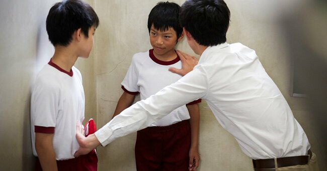 小学校低学年の暴力が10倍超に急増！幼稚な暴力に走る「3歳児みたいな小学生」の特徴とは？