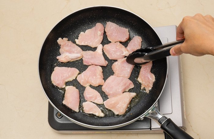 【裏ワザ料理】10分でできる！　鶏むね肉の「照り焼きチキン」の作り方