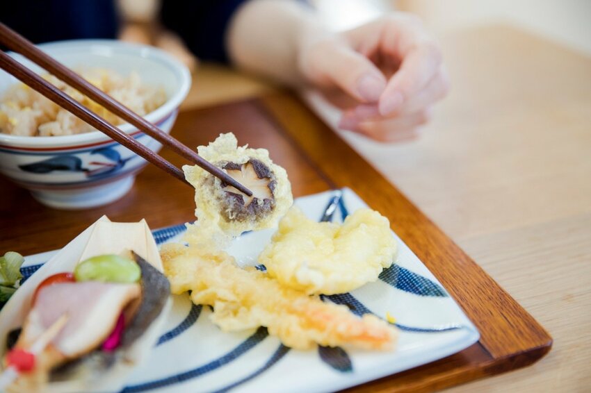 天ぷらを食べるとき、育ちがいい人がしないこと