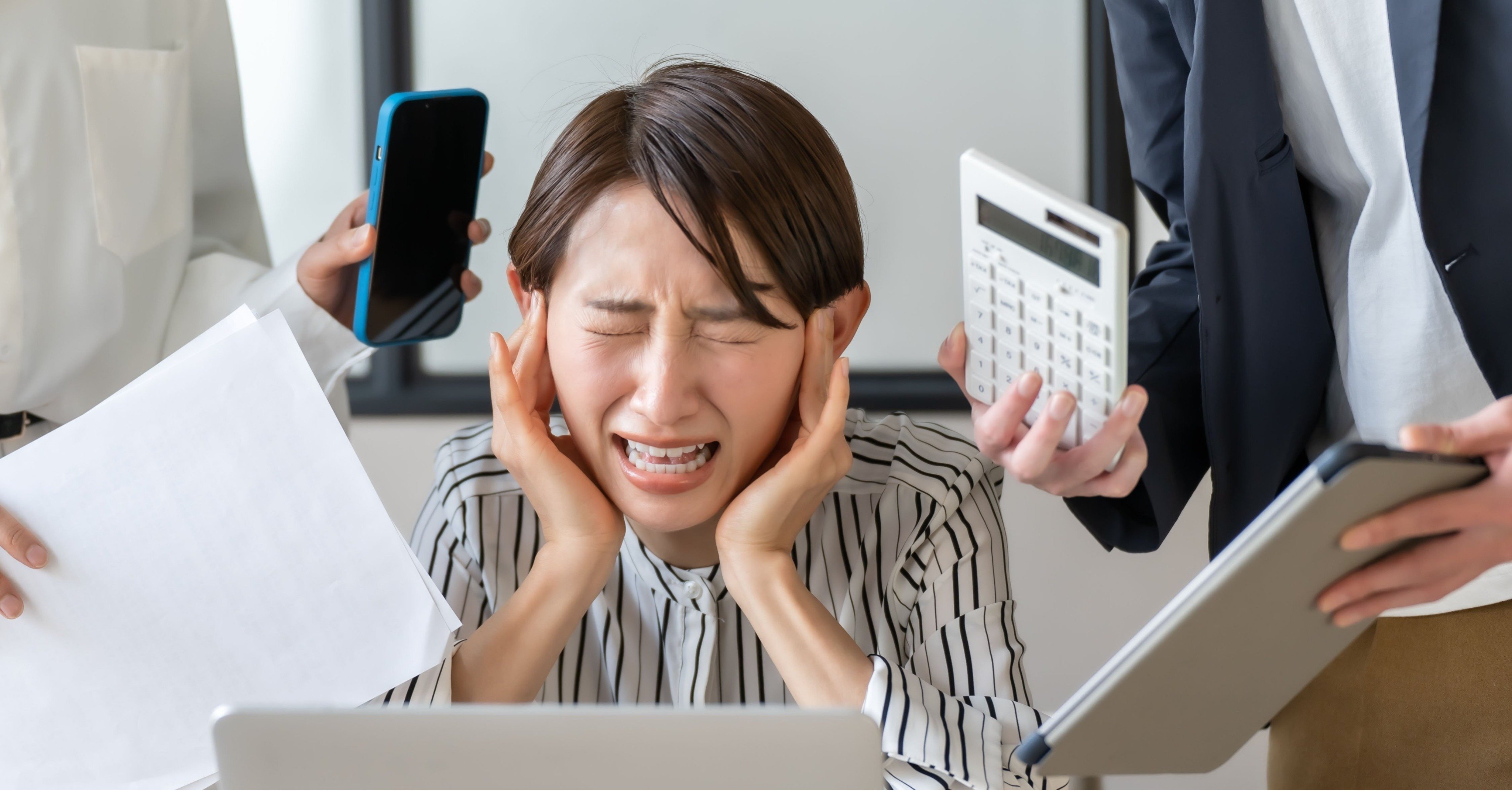 催促されてパニックになる女性