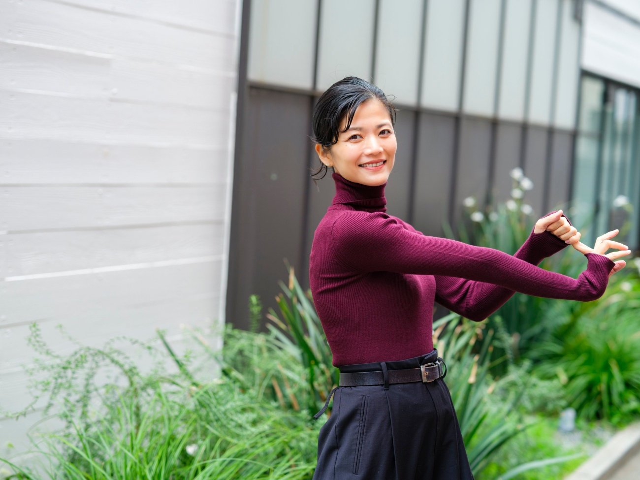 【整体プロが指南】手を刺激するだけで「腰痛」をやわらげる方法とは?今すぐできる3ステップ