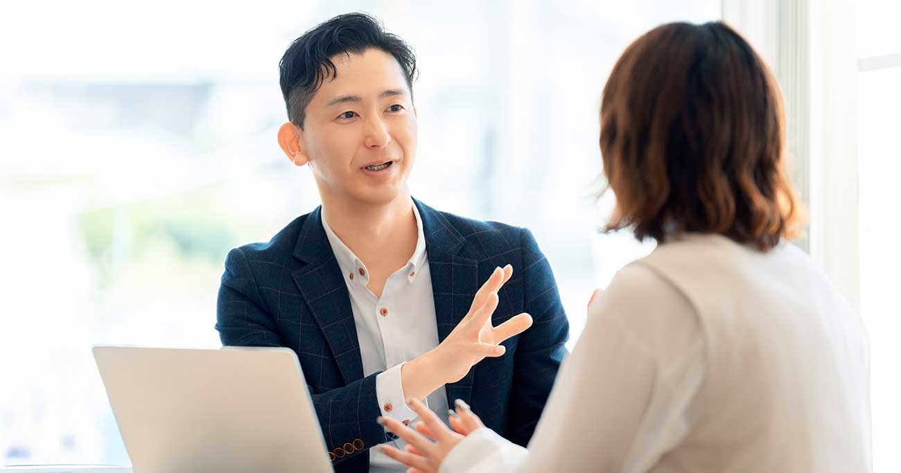 部下の話を「肯定」する上司は二流。一流がやっている「評価を捨てて聞く」技術