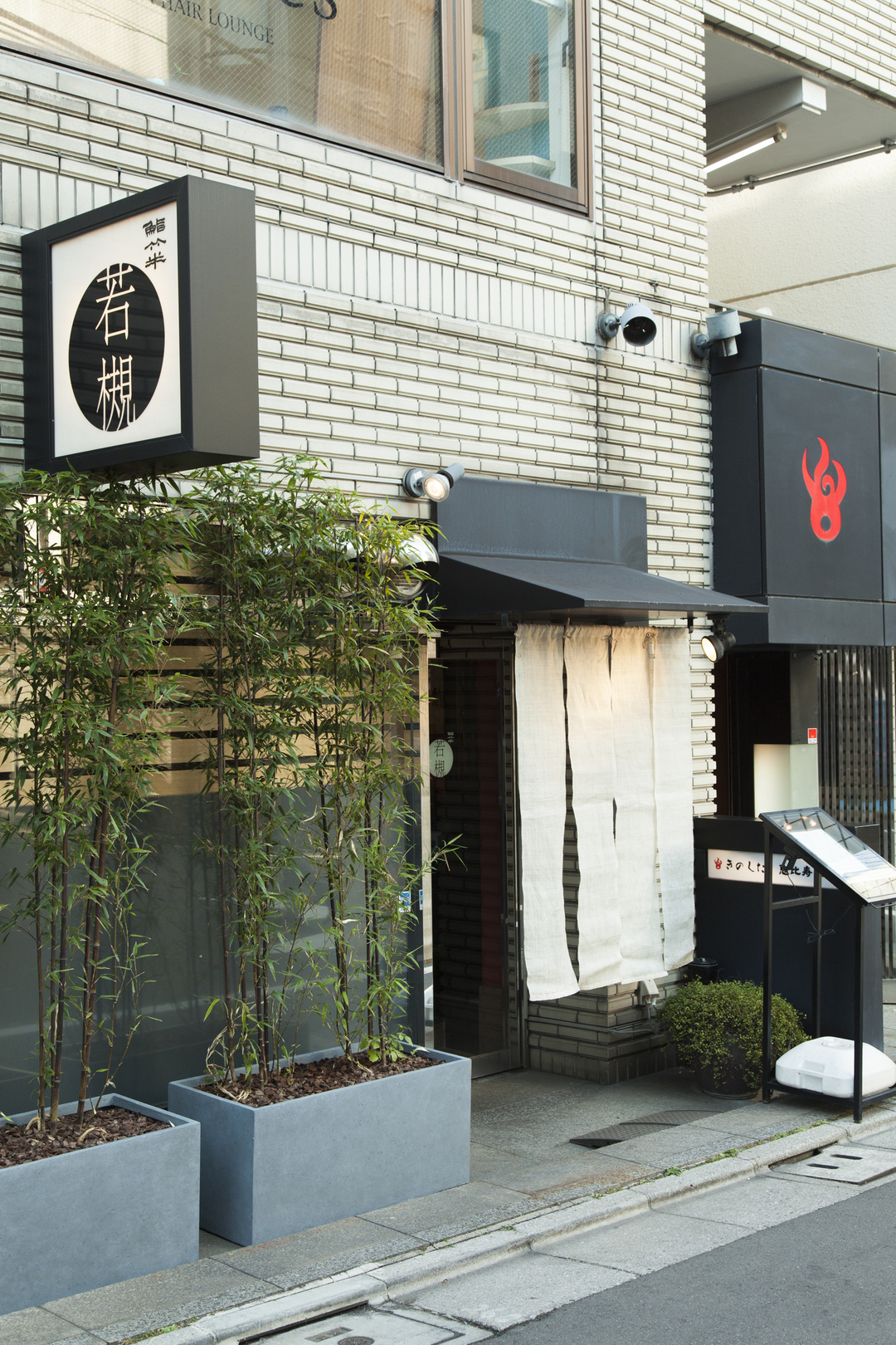 予約業務ばかりに時間を取られる<br />寿司店の苦悩