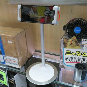 Nintendo Switchも固定できる! 約50cmまで伸びる便利なポールスタンド