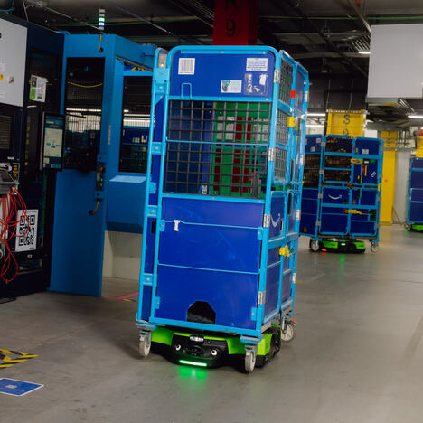 アマゾン、倉庫ロボットが人間の数を上回る見通し