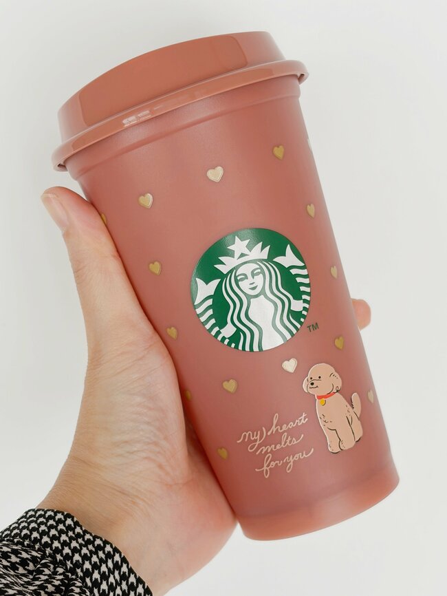 「一瞬で売り切れるよね」スターバックスの“バレンタイン限定カップ”めちゃくちゃ可愛くてビックリした！「まじでギリギリで買えた」「ラスイチ（店頭見本品）だった…！」