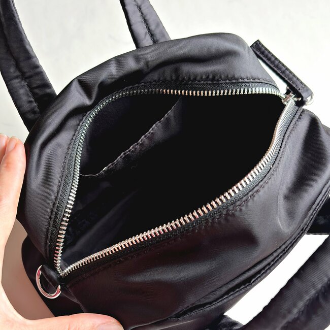 「小さく見えて長財布が入る！」GUの“めちゃ軽ミニバッグ”色違いもほしくなる優秀さ！「何度見ても可愛い！」「お値段以上の高見え」【購入レビュー】