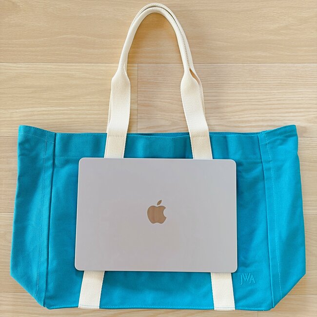 「ペットボトル10本ぐらいは楽勝」ユニクロ×JWAの“大容量バッグ”3990円→1990円は破格すぎでしょ！「旅行にもジムにも便利」「たくさん入るので重宝してます」