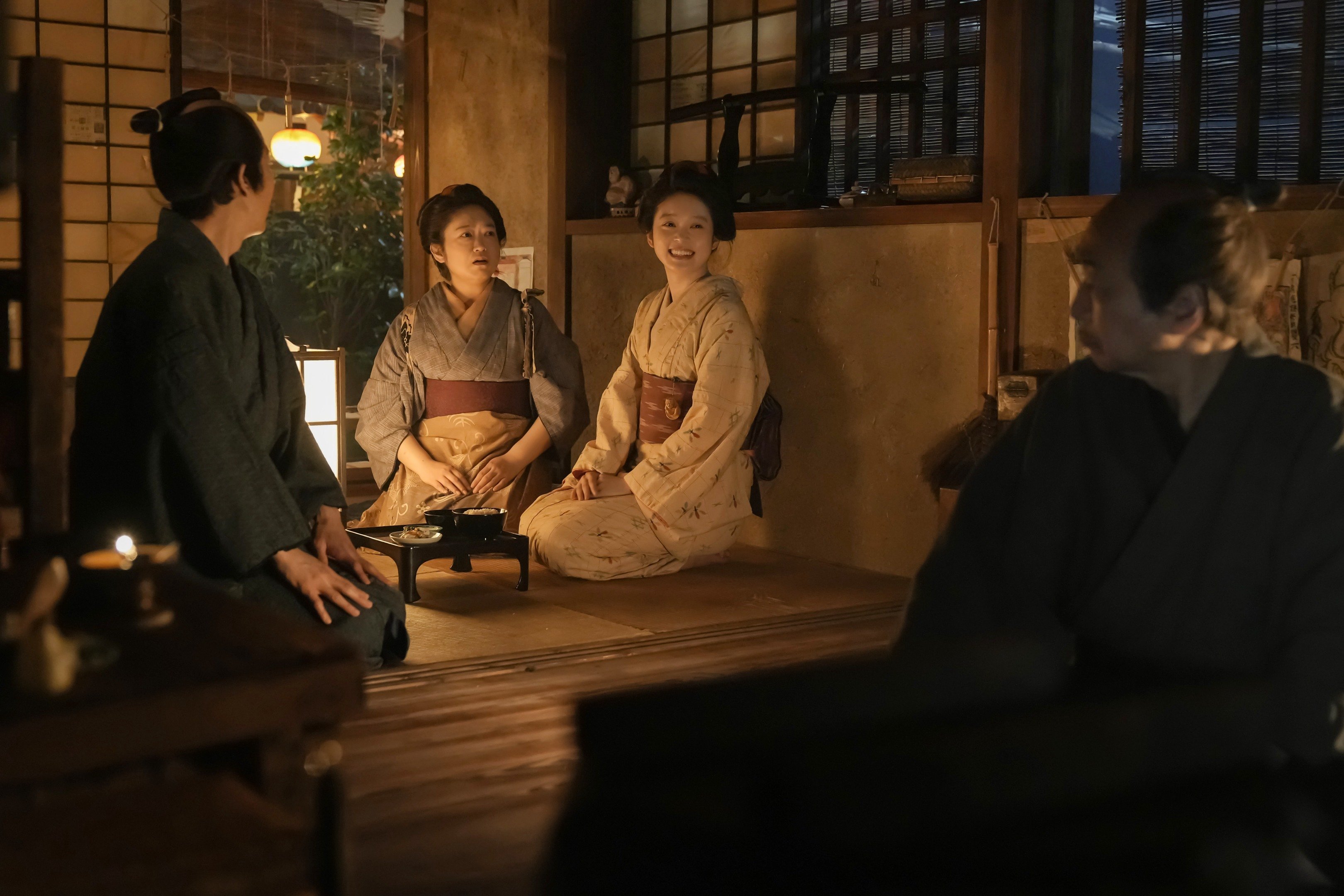 「占いどおり。おめでとう」ニッコリ→直後に“目が据わる”…トキ（高石あかり）の表情から目が離せない〈ばけばけ第6回〉