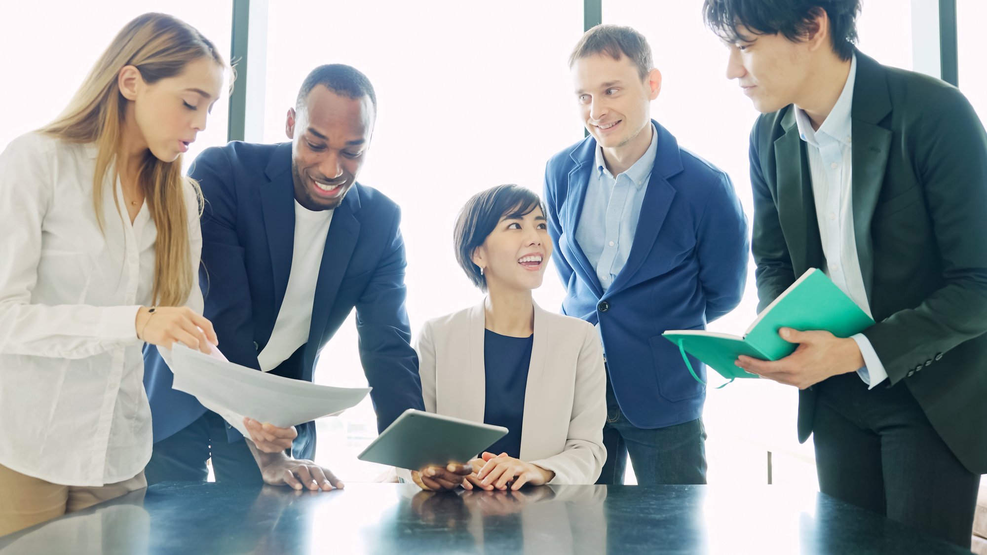 社員の口コミでわかった「働きたい会社」ランキング!「実は年収じゃない」20代がやりがいを持てる業界は?