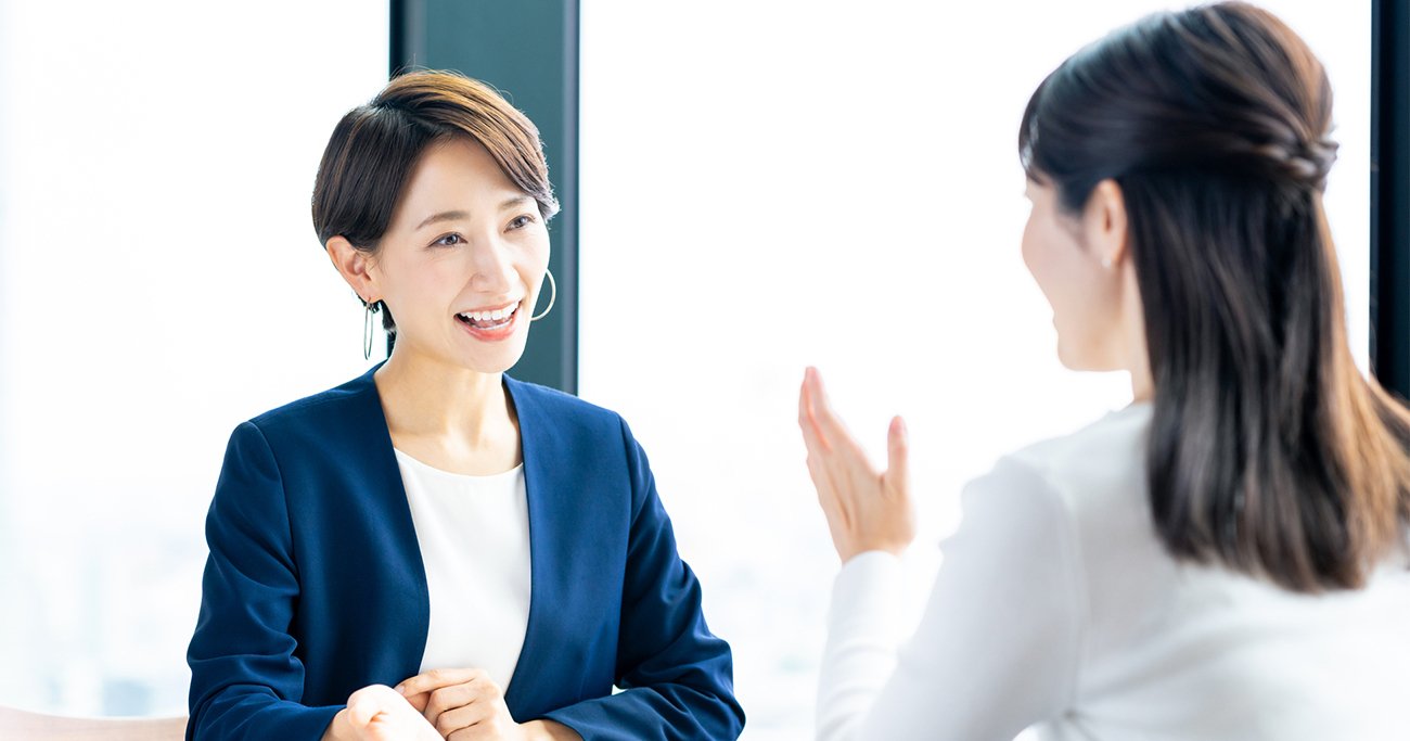 笑顔のビジネスパーソン