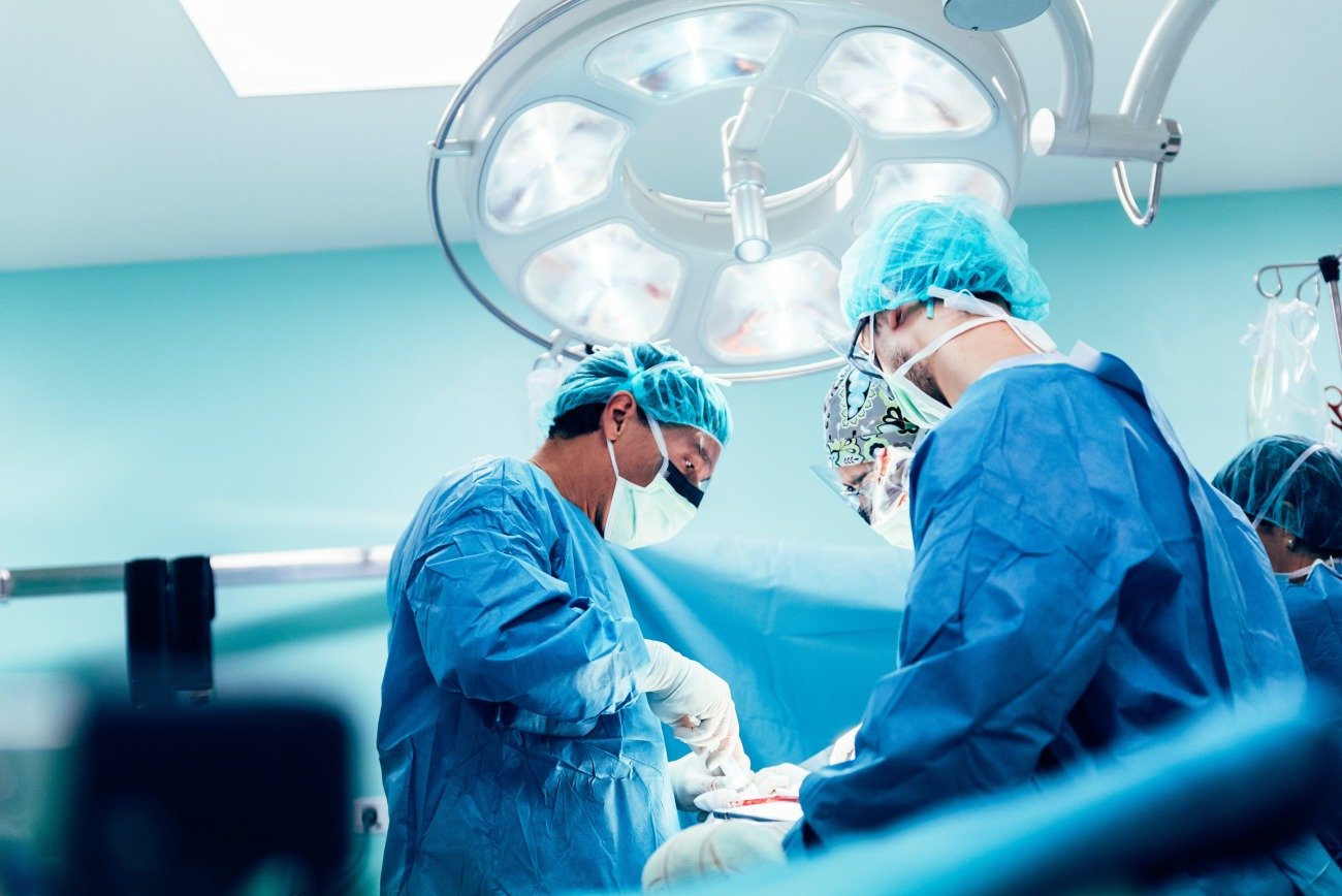 【外科医が教える】人気医療ドラマの緊迫の手術場面に隠された「1つの嘘」とは?