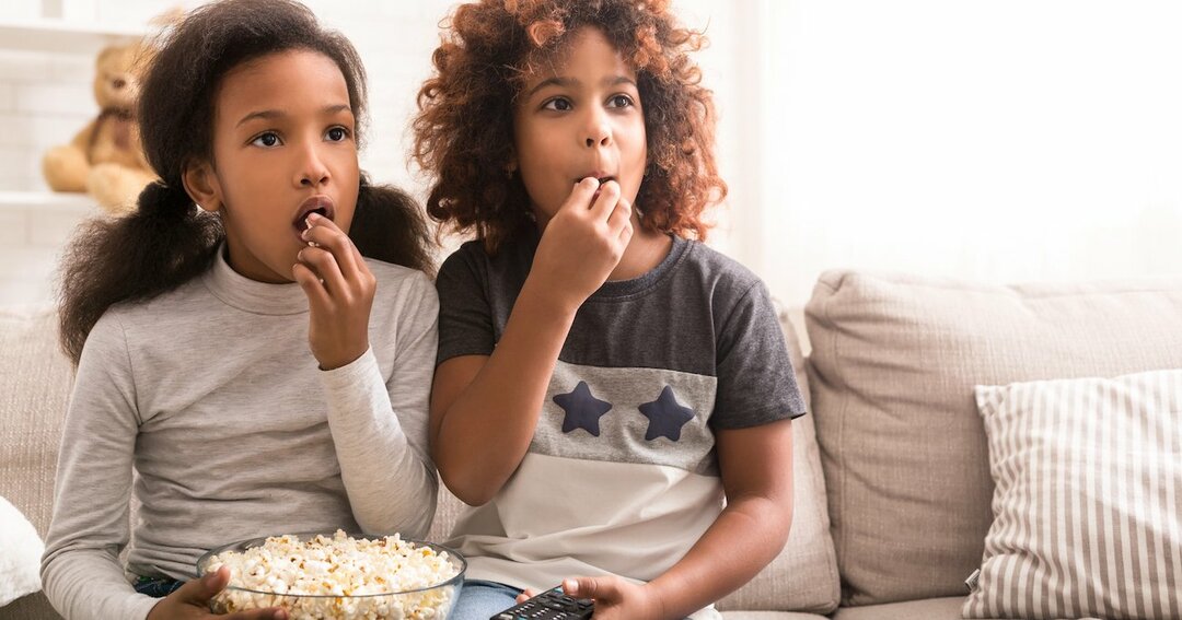 子どものスマホ・テレビ時間、1時間につき過食症リスクが11％増える？
