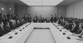 手探りの日米関税交渉、突然の90日間停止で高い優先順位の日本は「トップ引き」役か？