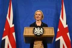 トラス英首相、財務相を更迭　減税巡り再び方針転換
