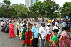 インド「二重変異株」猛威、何が起きているのか