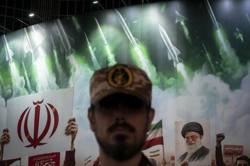 イラン、米軍奇襲で戦闘激化の「賭け」