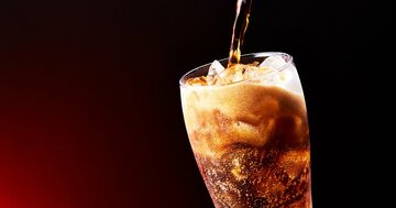 「色が黒くて不気味」と敬遠されたコカ・コーラを、日本で流行らせた「意外な仕掛け人」の名前