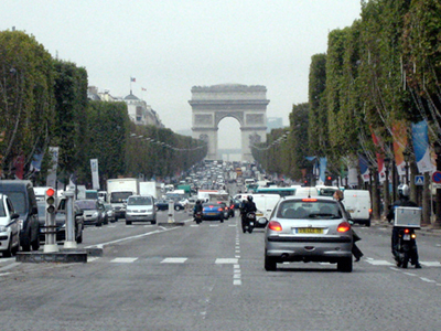 パリ・エトワール凱旋門から知る　戦うためのインフラ改革