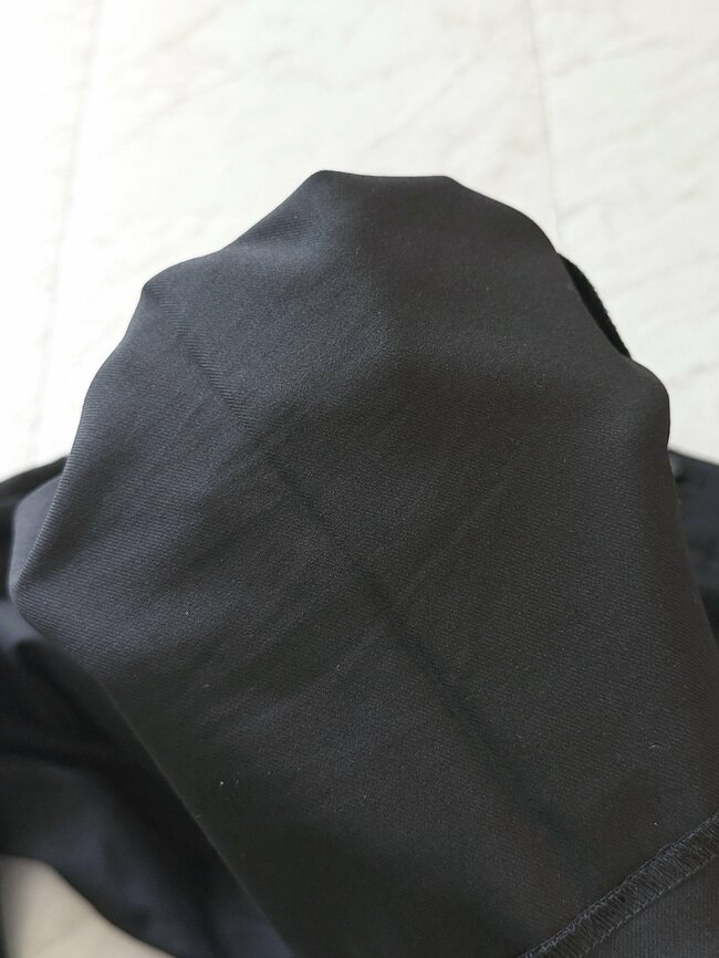 「脚が長く見える」GUの“美脚パンツ”細見えシルエットで着痩せします！「色違いも購入」「サラサラで涼しい」《購入レビュー》