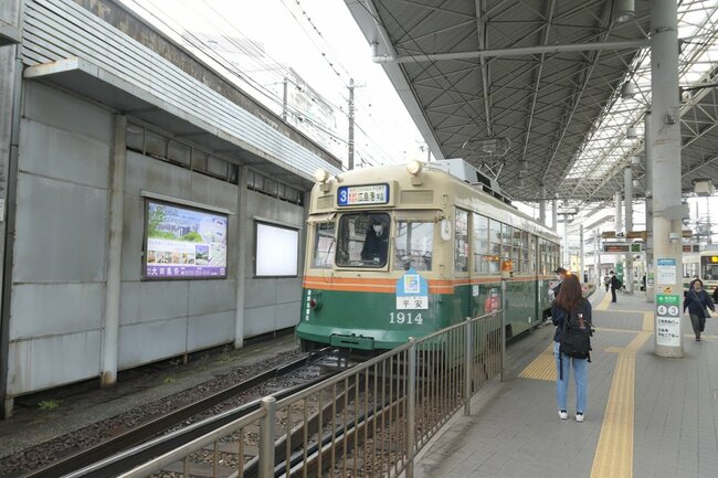 広島電鉄の路面電車。「PASPY」表示は、現在は取り外されている