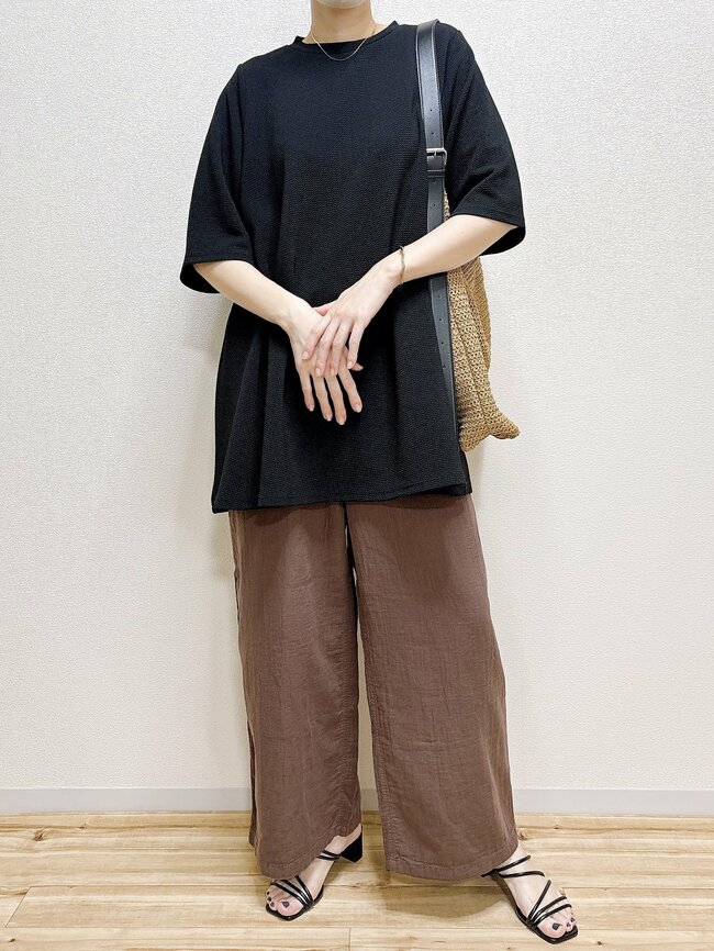 「こんなパンツ探してた」「別のカラーもほしい」無印良品の“楽ちんワイドパンツ”秋までたっぷり着回せる！「はいていて気持ちいい」「脚の形もでません」《購入レビュー》