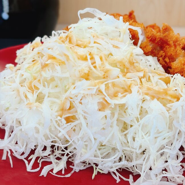 「全部食べたらお腹いっぱい」「ボリュームたっぷり！」かつやの“わんぱく定食”食べ応えがスゴすぎる！「大きくてカリッカリでうまぁ」
