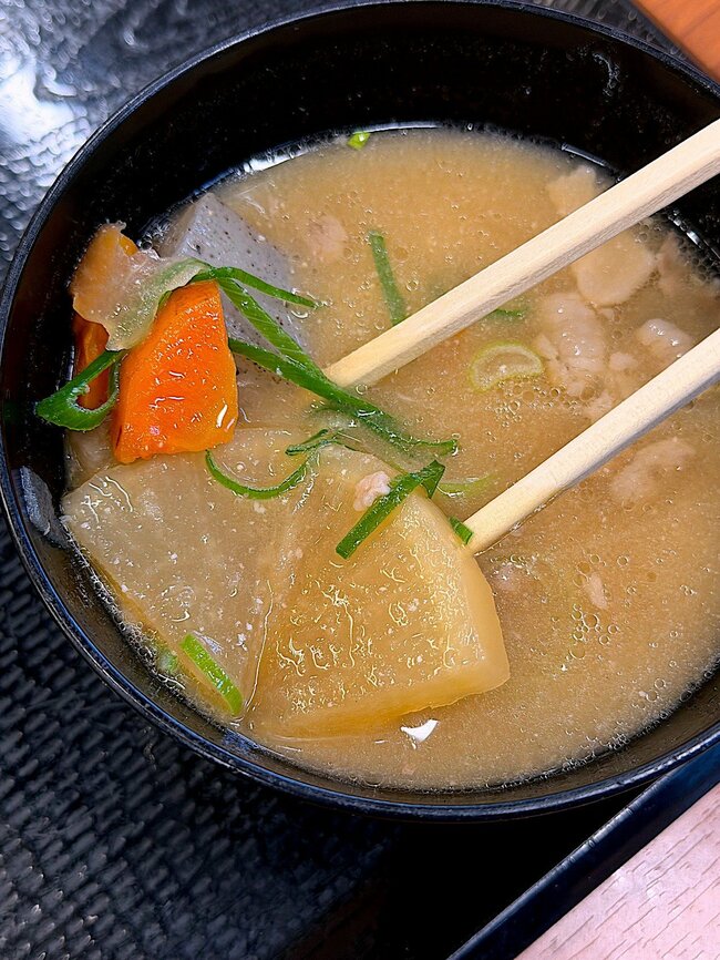 「めっちゃお腹いっぱい」「ハマります」かつやの“ボリューム満点メニュー”食べ応えバツグンで大満足！「安くて量も多く最高です」