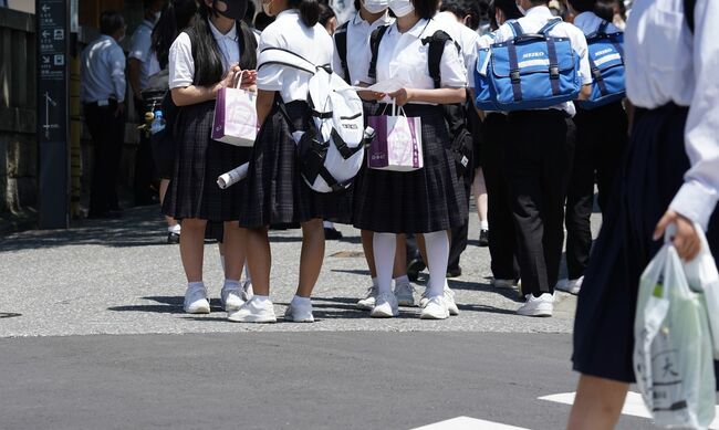 小、中学生女子全裸 