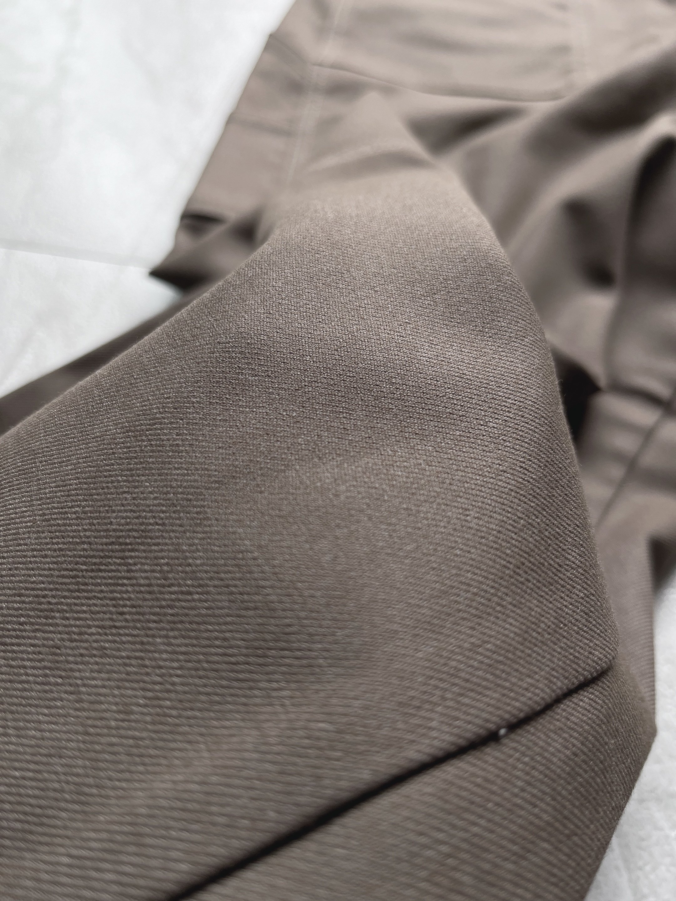 「試着して即決した」GUの“細見えパンツ”脚のラインをまるっとカバーしてくれる!「脚長で美シルエット」「色も素材も形もめちゃくちゃ良い」