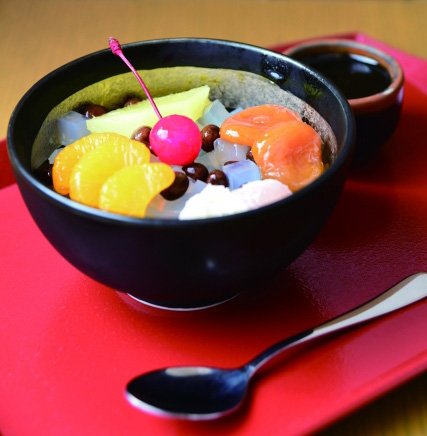 みつ豆680円(税込)。赤えんどう豆の塩味が効いた王道スタイル