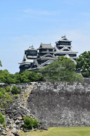 いまも随所で石垣が崩れたままの熊本城