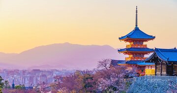 「なぜこんなものが…」海外の富裕層が日本で欲しがる「10円以下のお土産」とは?