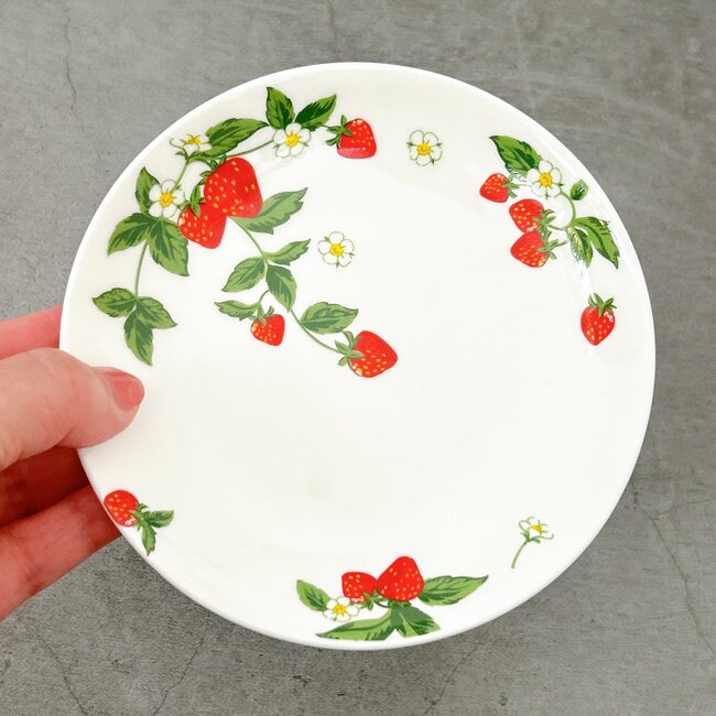 思わずまとめ買いした…！セリアの「昭和レトロな食器」純喫茶みたいで可愛すぎる！