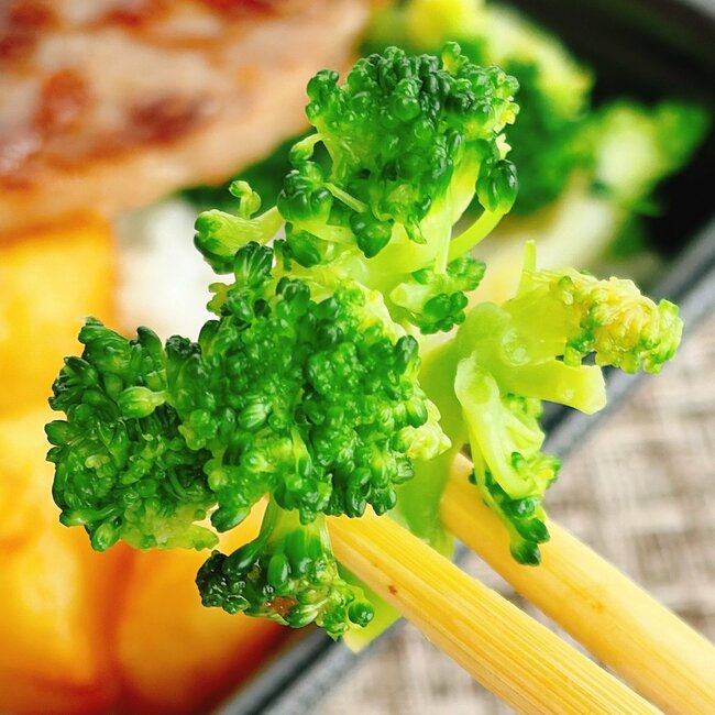 お肉だらけで白米がほとんど見えない…!ほっともっとの“牛ステーキ2倍弁当”食べ応えがスゴすぎる!「お腹いっぱいだわ」「食欲増進すぎる」