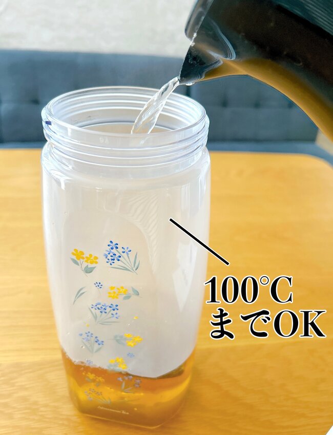 純喫茶みたいで可愛すぎる…！アフタヌーンティーの「昭和レトロなボトル」で水を飲む量が増えました！