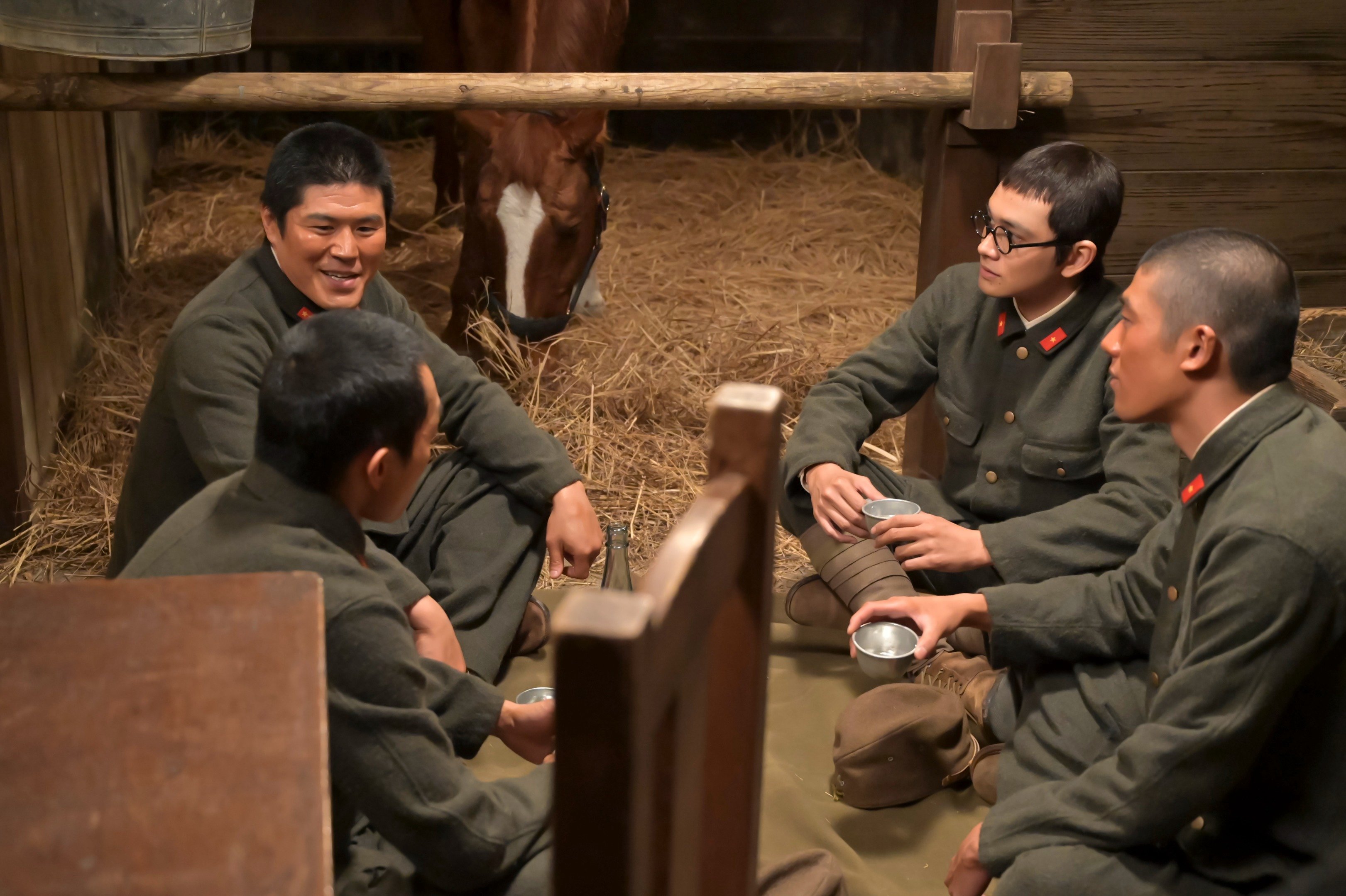 15分で3週間飛んで2年後…「展開早すぎ」な第53回、“乙幹”嵩に何が起きた?【あんぱん第53回レビュー】