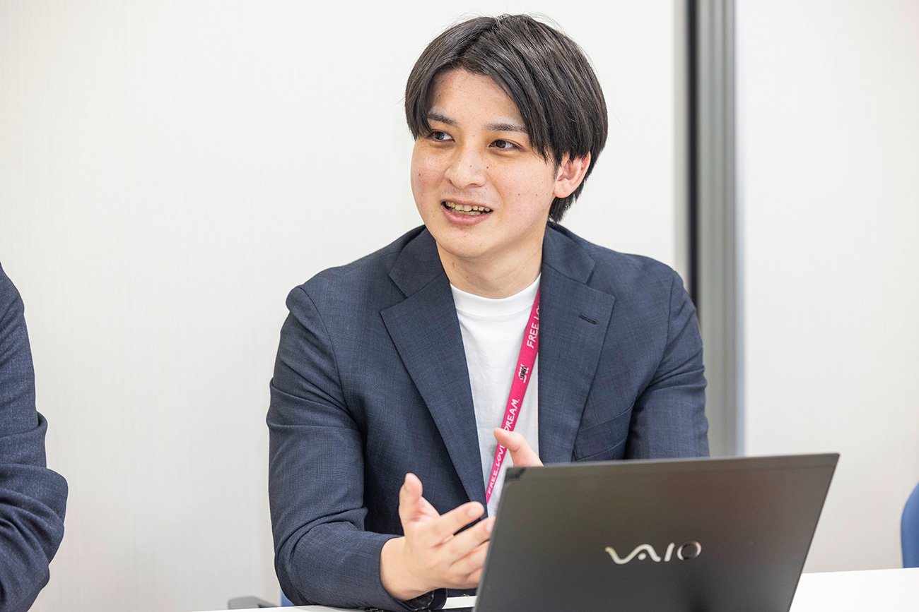 「パインアメ」人気沸騰の裏でシステムの限界に直面した老舗メーカーに伴走し、悩みを解決した業界を熟知する心強いパートナー