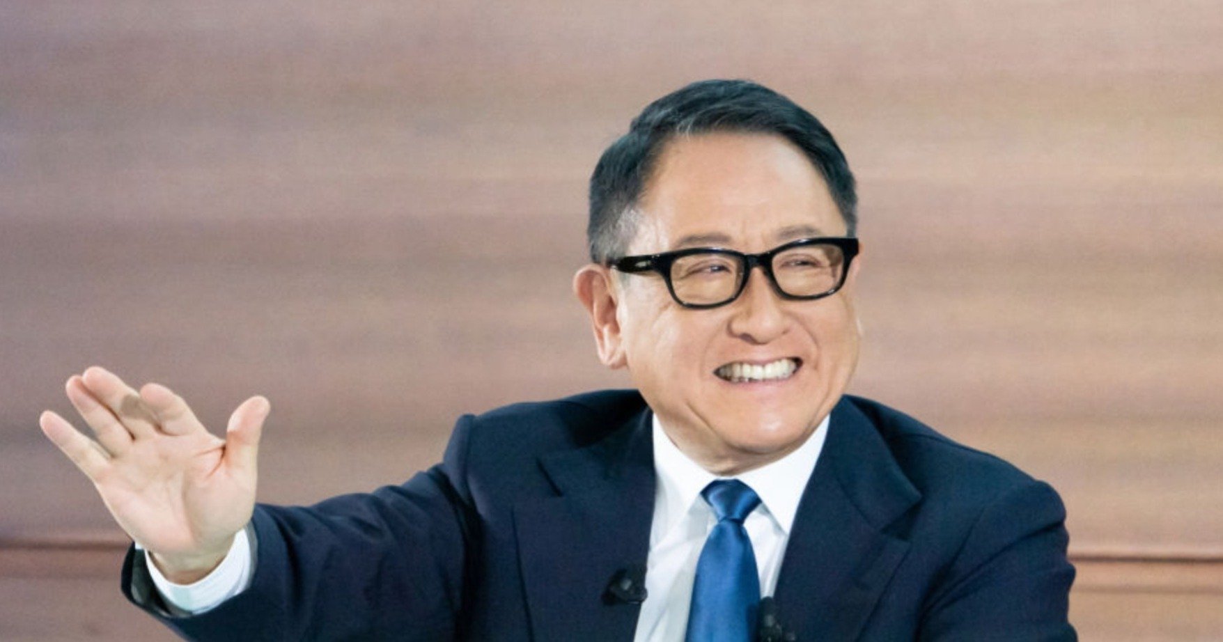 なぜトヨタ・豊田章男会長はAKB劇場に通い、部屋にトトロを置くのか？一流経営者が「ムダ」を大切にするワケに脱帽