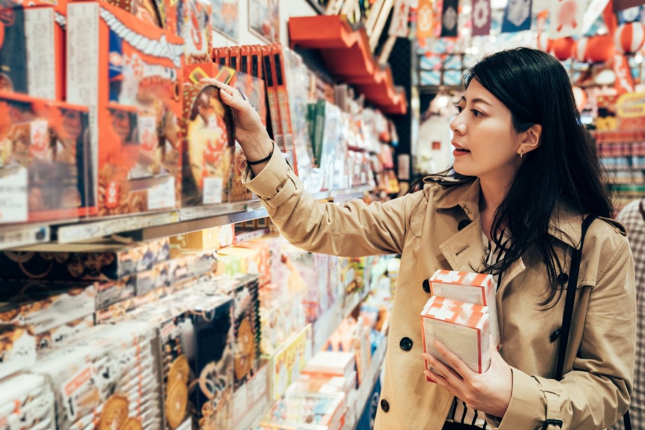職場の出世する人は異動した直後に「お菓子を配る」。その本当の理由
