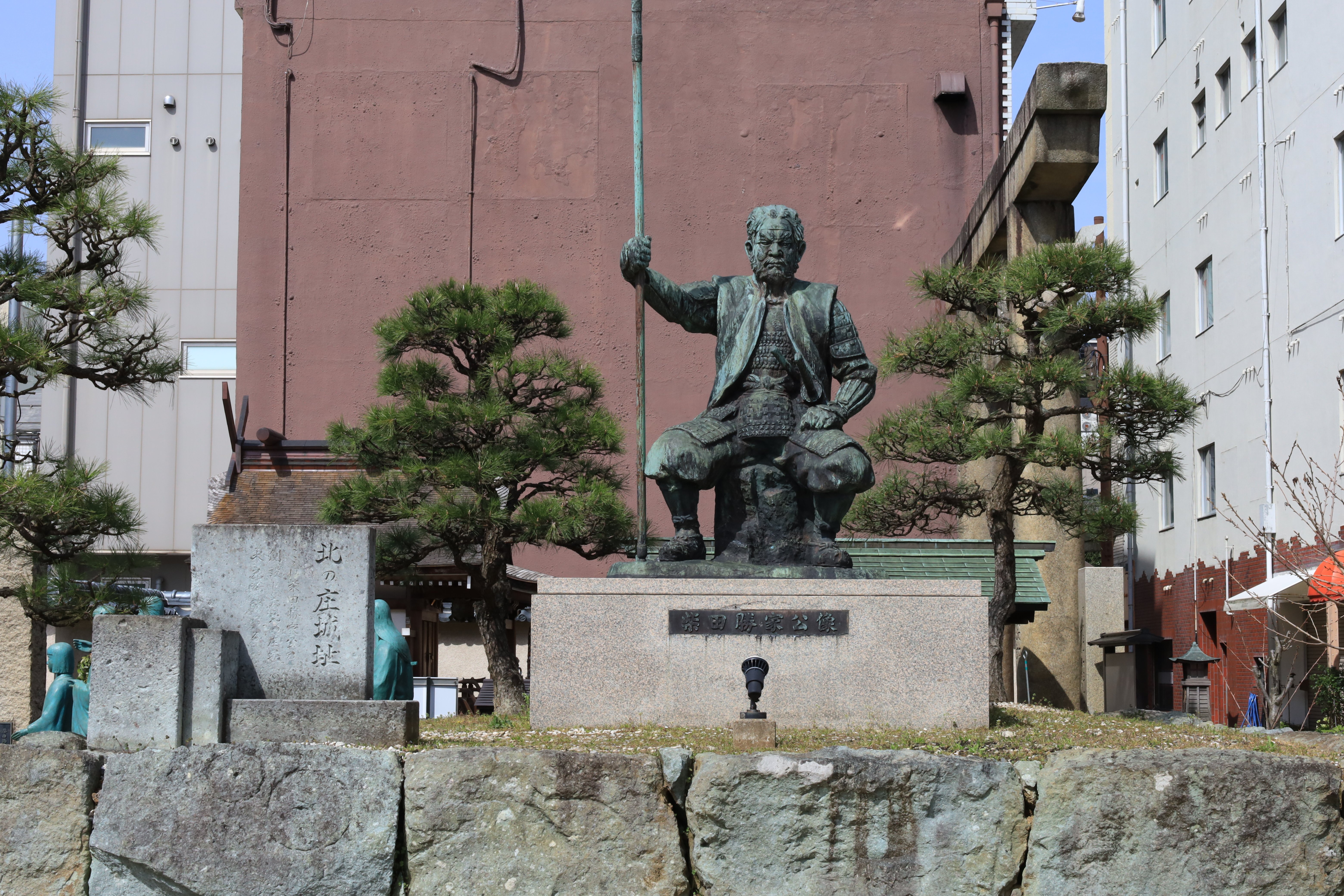 柴田勝家像