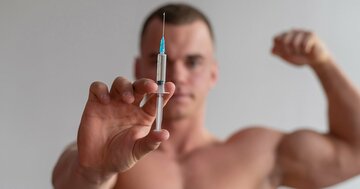 なぜ男性は60代で老け込み、女性は元気なのか?医師が教える「意外な原因物質」の正体
