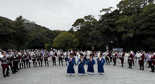 宇治橋前広場にて