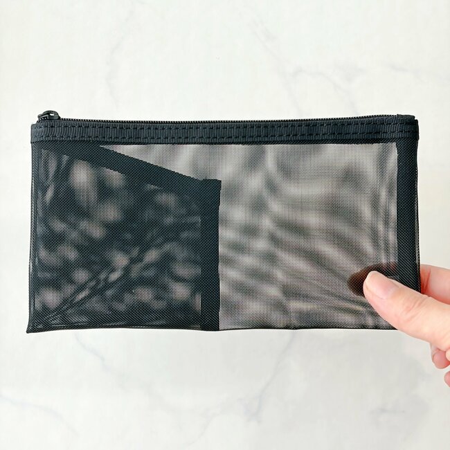 「財布がわりにおすすめ」「軽くてかさばらない」無印良品の“ポケット付きケース”使い道が無限大すぎる！「リピート買いして5つ利用しています」