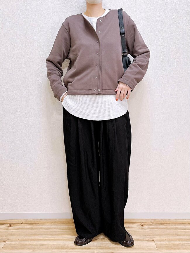 「今の時期に重宝します」無印良品の“もっちりカーディガン”サッと着やすくて手放せない！「合わせやすくて出番が多い」「一年を通して着られます」《購入レビュー》