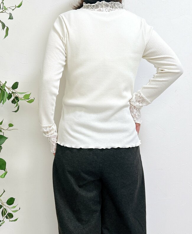 「オンライン秒で売り切れました」店舗でみつけたらラッキー!しまむらの“華やかトップス”1枚でも重ね着してもかわいい!「田舎のしまむらにはまだ残ってますよ」「なんとかGETしてきました」