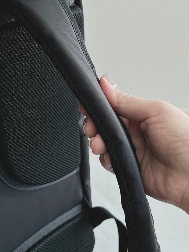 「コスパ爆発です」ユニクロの“大容量リュック”通勤や旅行で使えて優秀すぎる！「おしゃれで収納力も抜群」「本当に買ってよかった！」